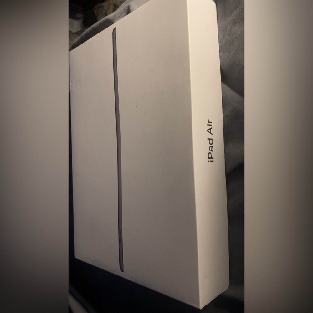 Apple iPad Air Packaging in White